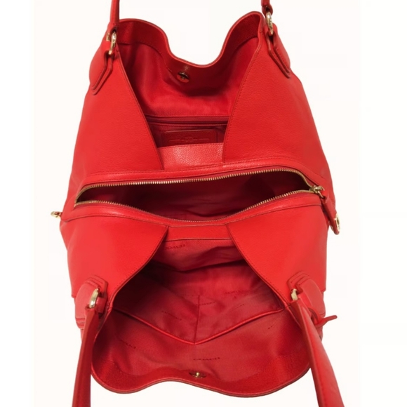 COACH Red Pebbled Leather shoulder bag with dust bag - Picture 4 of 9